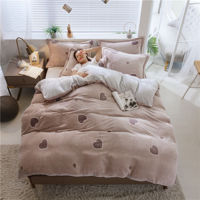 91家纺网 家纺一手货源 找家纺 佰亿莱 雪花绒四件套 简约爱心