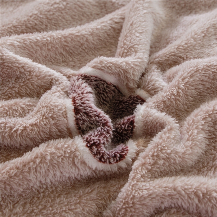 91家纺网 家纺一手货源 找家纺 佰亿莱 雪花绒四件套 简约爱心