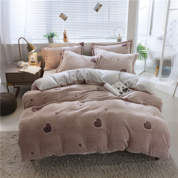 91家纺网 家纺一手货源 找家纺 佰亿莱 雪花绒四件套 简约爱心