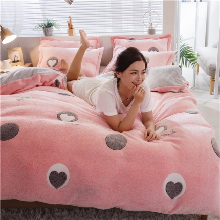 91家纺网 家纺一手货源 找家纺 佰亿莱 雪花绒四件套 心心圈