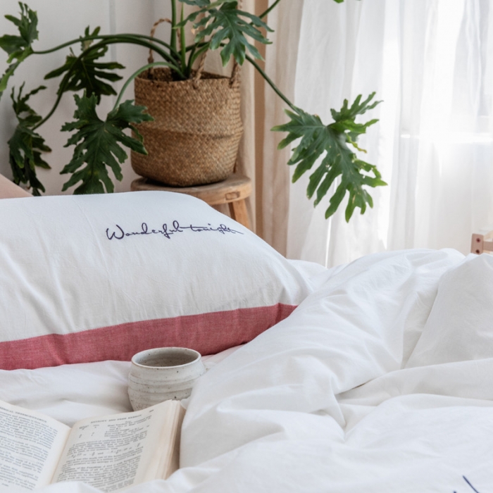 91家纺网 家纺一手货源 找家纺 怡家居 2019纯棉色织水洗刺绣简约款四件套床单款 白加豆沙