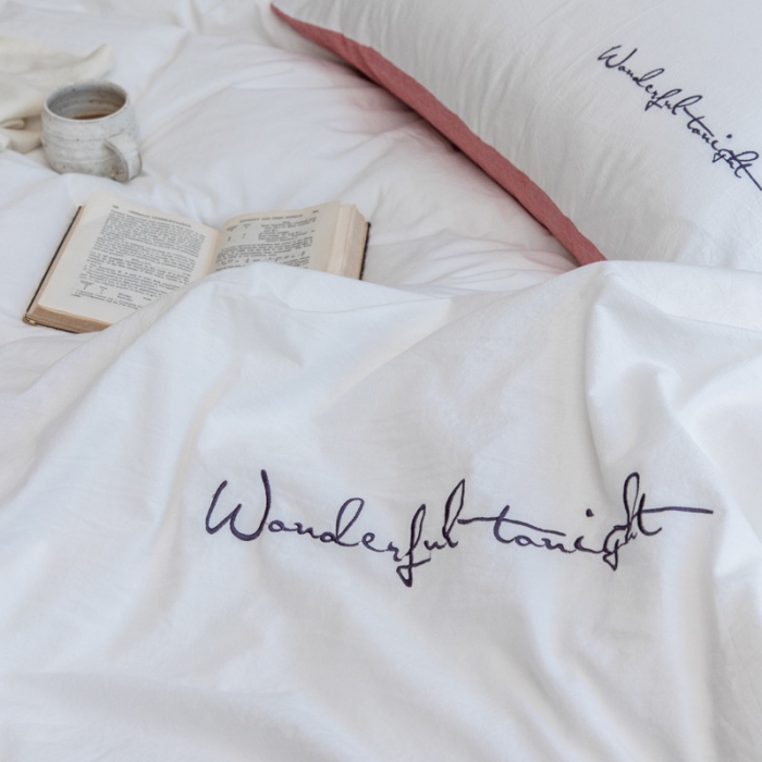 91家纺网 家纺一手货源 找家纺 怡家居 2019纯棉色织水洗刺绣简约款四件套床单款 白加豆沙