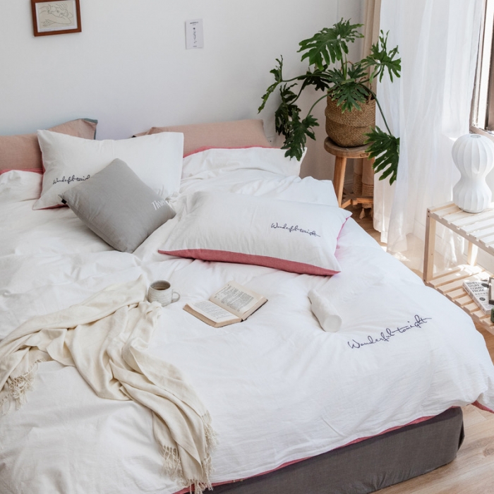 91家纺网 家纺一手货源 找家纺 怡家居 2019纯棉色织水洗刺绣简约款四件套床单款 白加豆沙