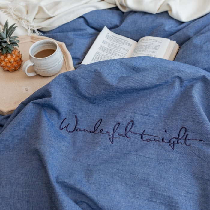 91家纺网 家纺一手货源 找家纺 怡家居 2019纯棉色织水洗刺绣简约款四件套床单款 牛仔蓝