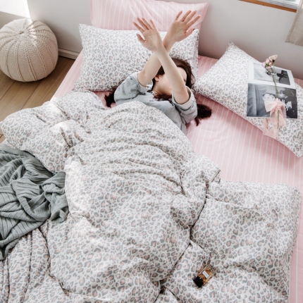 怡家居 2019全棉斜纹印花小清新四件套 模拍图 豹纹-粉