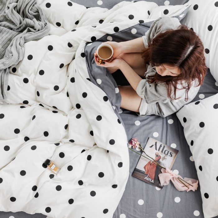 91家纺网 家纺一手货源 找家纺 怡家居 2019全棉斜纹印花小清新四件套 模拍图 波点