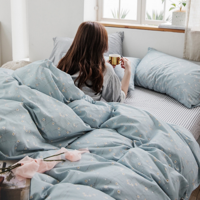 91家纺网 家纺一手货源 找家纺 怡家居 2019全棉斜纹印花小清新四件套 模拍图 春