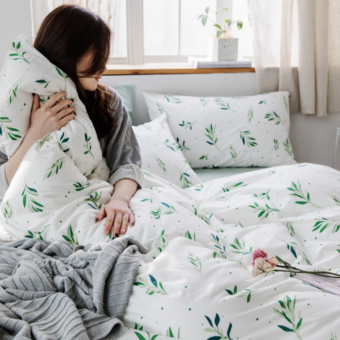 91家纺网 家纺一手货源 找家纺 怡家居 2019全棉斜纹印花小清新四件套 模拍图 抹绿