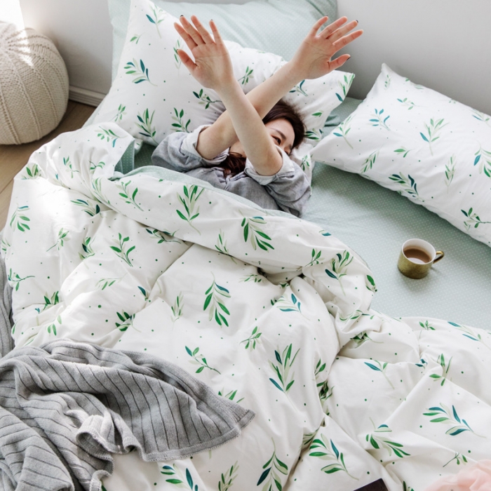 91家纺网 家纺一手货源 找家纺 怡家居 2019全棉斜纹印花小清新四件套 模拍图 抹绿