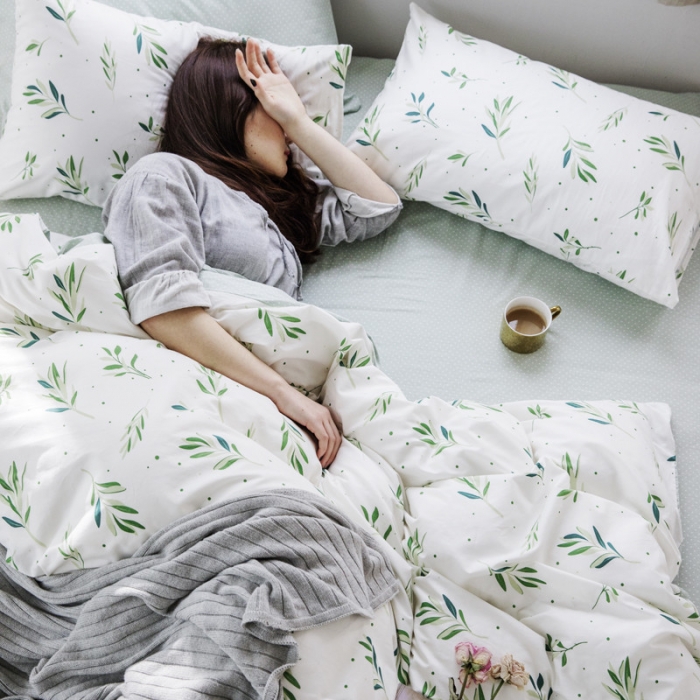 91家纺网 家纺一手货源 找家纺 怡家居 2019全棉斜纹印花小清新四件套 模拍图 抹绿