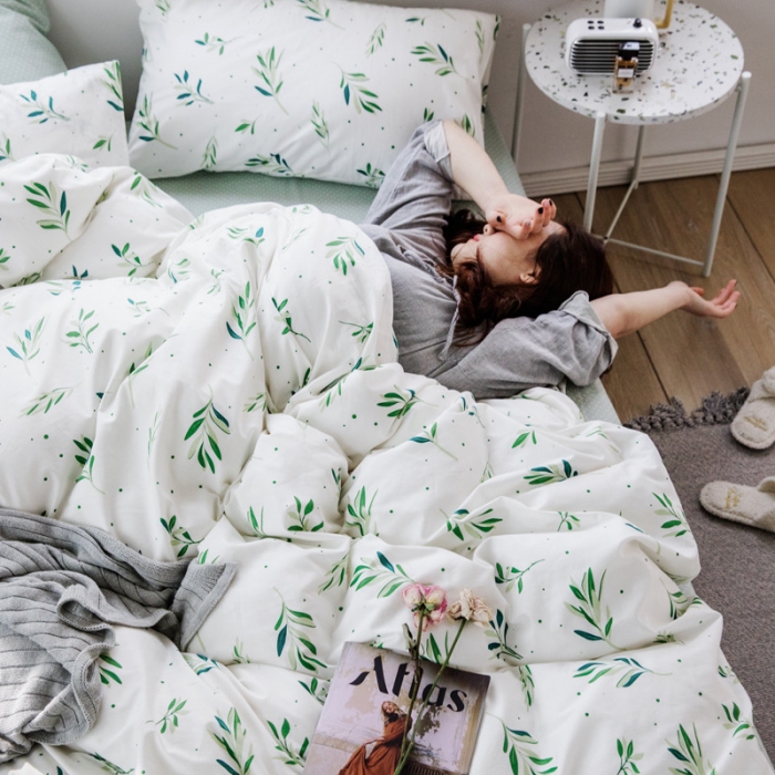 91家纺网 家纺一手货源 找家纺 怡家居 2019全棉斜纹印花小清新四件套 模拍图 抹绿