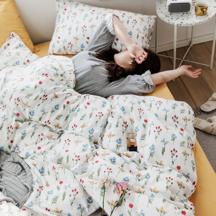 91家纺网 家纺一手货源 找家纺 怡家居 2019全棉斜纹印花小清新四件套 模拍图 踏青