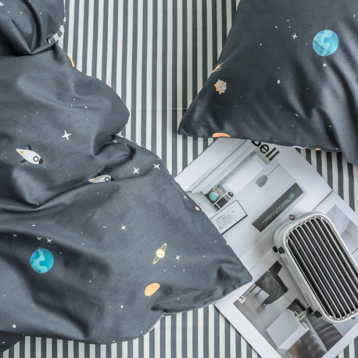 91家纺网 家纺一手货源 找家纺 怡家居 2019全棉斜纹印花小清新四件套 模拍图 星空