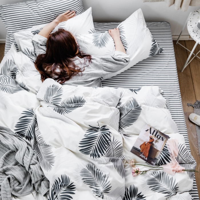 91家纺网 家纺一手货源 找家纺 怡家居 2019全棉斜纹印花小清新四件套 模拍图 羽叶