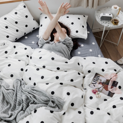 91家纺网 家纺一手货源 找家纺 （总）怡家居 2019全棉斜纹印花小清新四件套 模拍图