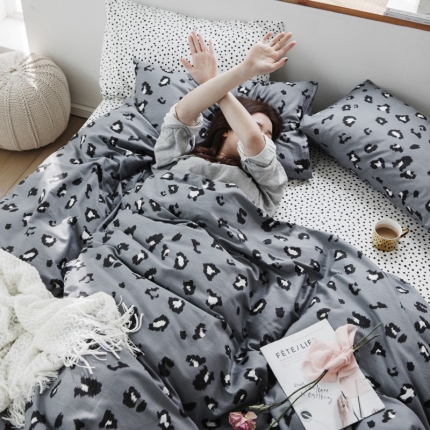 91家纺网 家纺一手货源 找家纺 （总）怡家居 2019全棉斜纹印花小清新四件套 模拍图