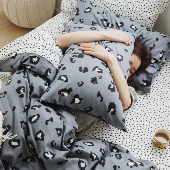 91家纺网 家纺一手货源 找家纺 （总）怡家居 2019全棉斜纹印花小清新四件套 模拍图