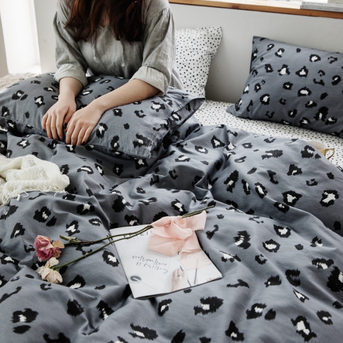 91家纺网 家纺一手货源 找家纺 （总）怡家居 2019全棉斜纹印花小清新四件套 模拍图