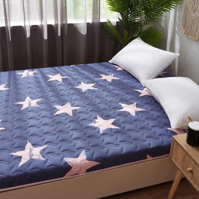 91家纺网 家纺一手货源 找家纺 寐珂家纺 新款水洗棉双人床垫 紫色星空