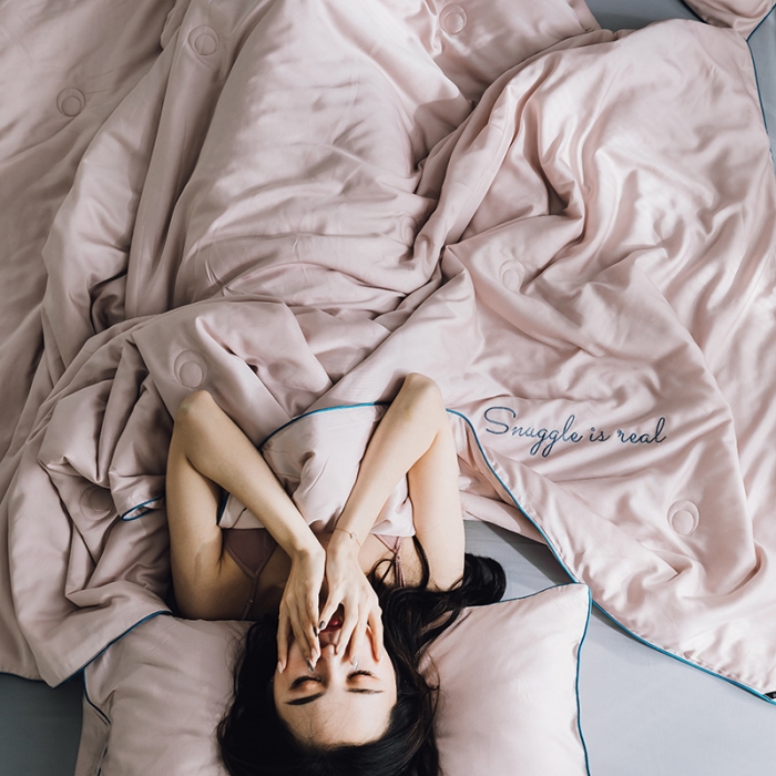 91家纺网 家纺一手货源 找家纺 莱福仕家纺 2024  莫代尔刺绣系列夏被浅豆沙