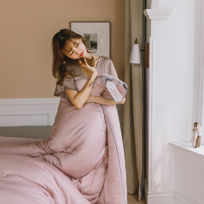 91家纺网 家纺一手货源 找家纺 莱福仕 2022 莫代尔刺绣冬被系列 冬被浅豆沙