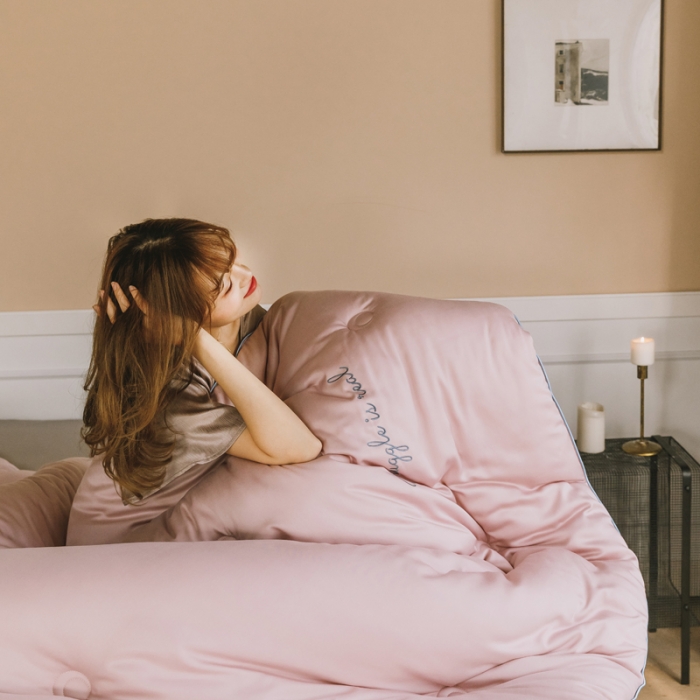 91家纺网 家纺一手货源 找家纺 莱福仕 2022 莫代尔刺绣冬被系列 冬被浅豆沙