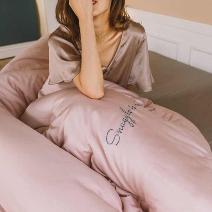 91家纺网 家纺一手货源 找家纺 莱福仕 2022 莫代尔刺绣冬被系列 冬被浅豆沙