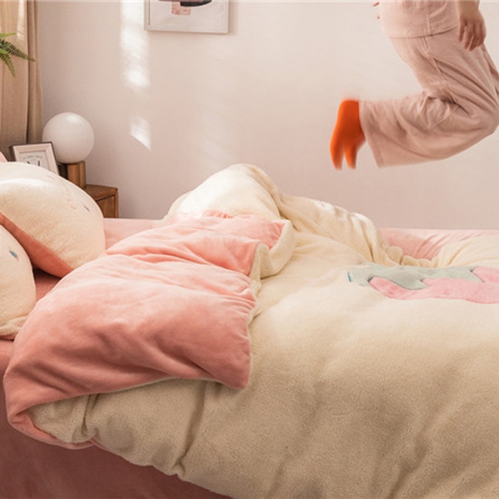 91家纺网 家纺一手货源 找家纺 （总）朗莎家纺 2019新款羊羔绒贴布绣四件套