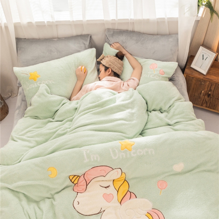 91家纺网 家纺一手货源 找家纺  朗莎家纺 2019新款羊羔绒贴布绣四件套 独角兽抹茶绿