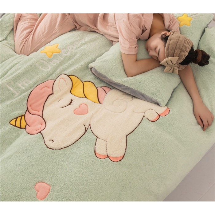 91家纺网 家纺一手货源 找家纺  朗莎家纺 2019新款羊羔绒贴布绣四件套 独角兽抹茶绿