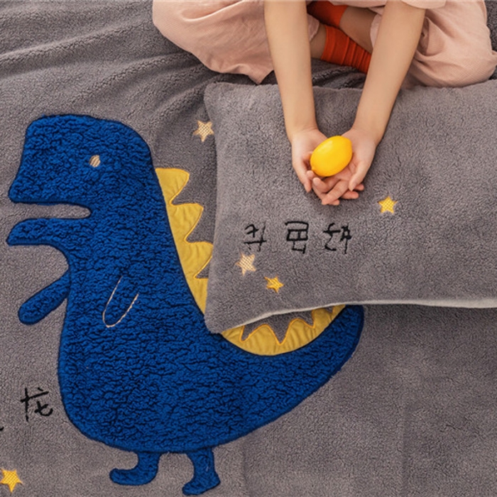 91家纺网 家纺一手货源 找家纺  朗莎家纺 2019新款羊羔绒贴布绣四件套 好色龙银灰