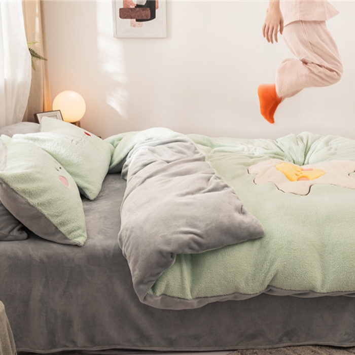 91家纺网 家纺一手货源 找家纺  朗莎家纺 2019新款羊羔绒贴布绣四件套 荷包蛋抹茶绿