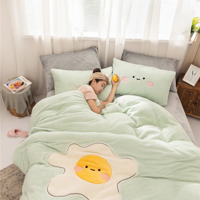 91家纺网 家纺一手货源 找家纺  朗莎家纺 2019新款羊羔绒贴布绣四件套 荷包蛋抹茶绿