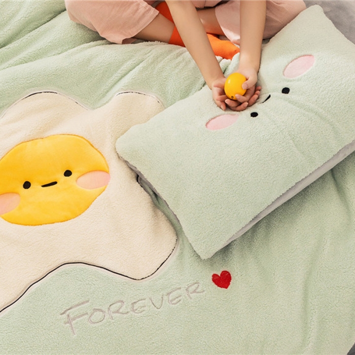 91家纺网 家纺一手货源 找家纺  朗莎家纺 2019新款羊羔绒贴布绣四件套 荷包蛋抹茶绿