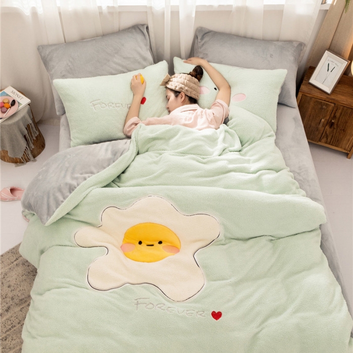 91家纺网 家纺一手货源 找家纺  朗莎家纺 2019新款羊羔绒贴布绣四件套 荷包蛋抹茶绿