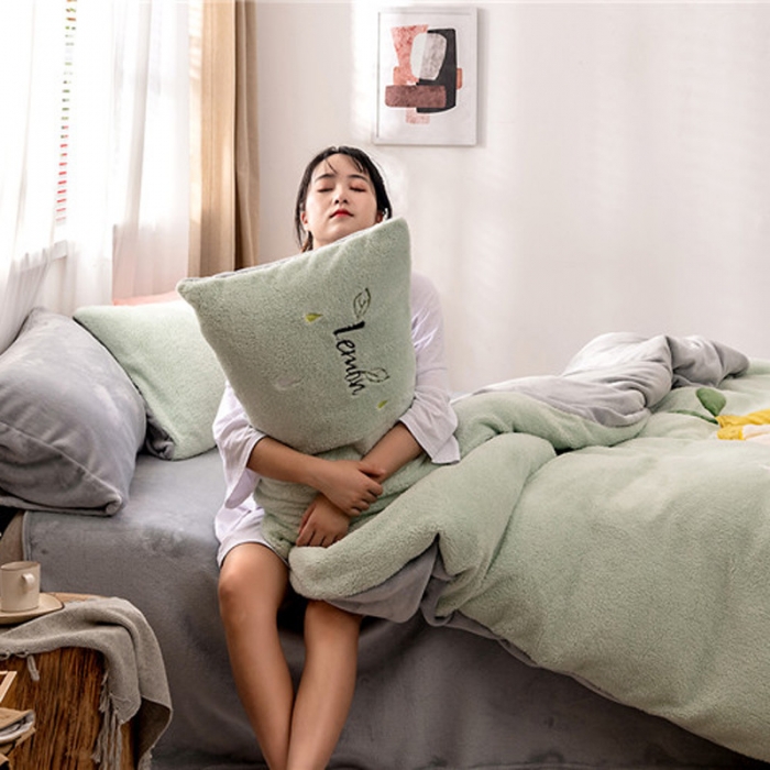 91家纺网 家纺一手货源 找家纺  朗莎家纺 2019新款羊羔绒贴布绣四件套 柠檬抹茶绿