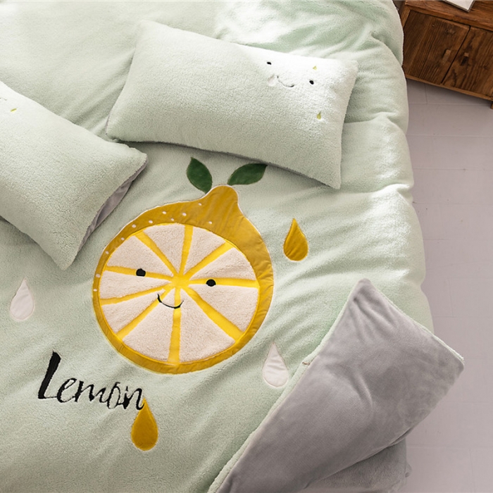 91家纺网 家纺一手货源 找家纺  朗莎家纺 2019新款羊羔绒贴布绣四件套 柠檬抹茶绿