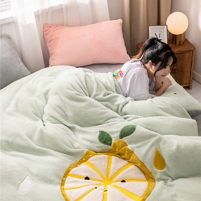 91家纺网 家纺一手货源 找家纺  朗莎家纺 2019新款羊羔绒贴布绣四件套 柠檬抹茶绿