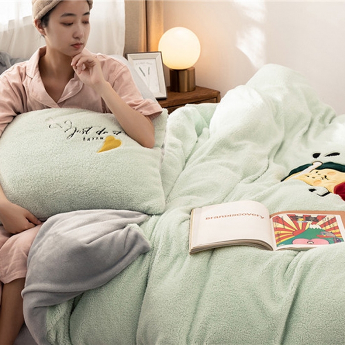 91家纺网 家纺一手货源 找家纺  朗莎家纺 2019新款羊羔绒贴布绣四件套 牛油果抹茶绿