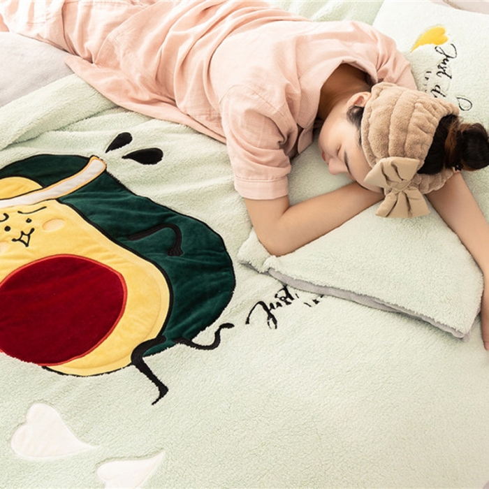 91家纺网 家纺一手货源 找家纺  朗莎家纺 2019新款羊羔绒贴布绣四件套 牛油果抹茶绿