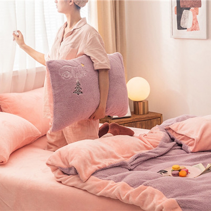 91家纺网 家纺一手货源 找家纺  朗莎家纺 2019新款羊羔绒贴布绣四件套 圣诞鹿豆沙