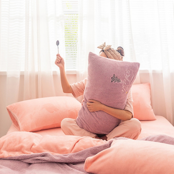 91家纺网 家纺一手货源 找家纺  朗莎家纺 2019新款羊羔绒贴布绣四件套 圣诞鹿豆沙