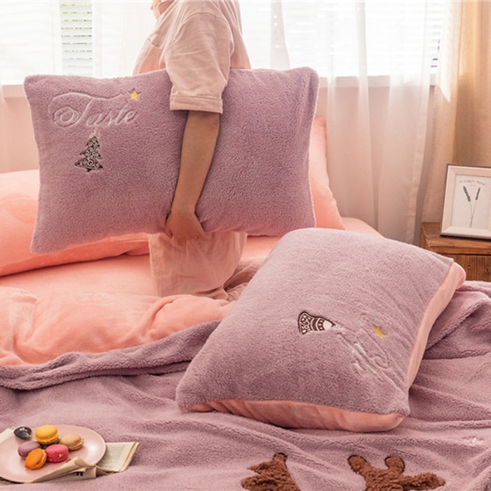 91家纺网 家纺一手货源 找家纺  朗莎家纺 2019新款羊羔绒贴布绣四件套 圣诞鹿豆沙