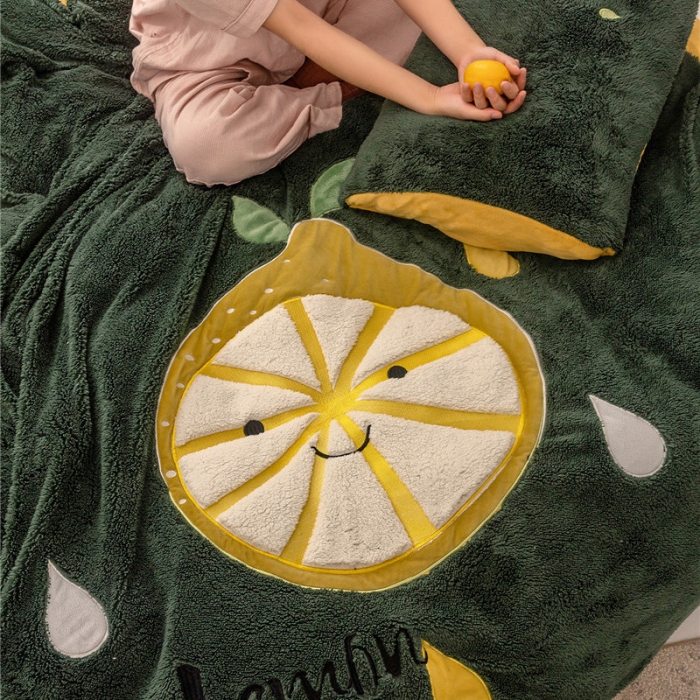 91家纺网 家纺一手货源 找家纺  朗莎家纺 2019新款羊羔绒贴布绣四件套 柠檬墨绿