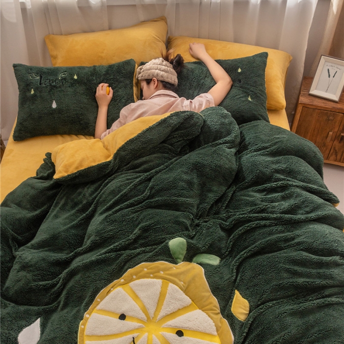 91家纺网 家纺一手货源 找家纺  朗莎家纺 2019新款羊羔绒贴布绣四件套 柠檬墨绿