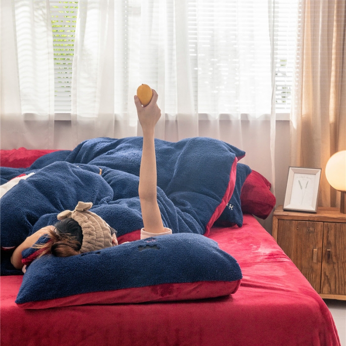 91家纺网 家纺一手货源 找家纺  朗莎家纺 2019新款羊羔绒贴布绣四件套 小鸡藏青