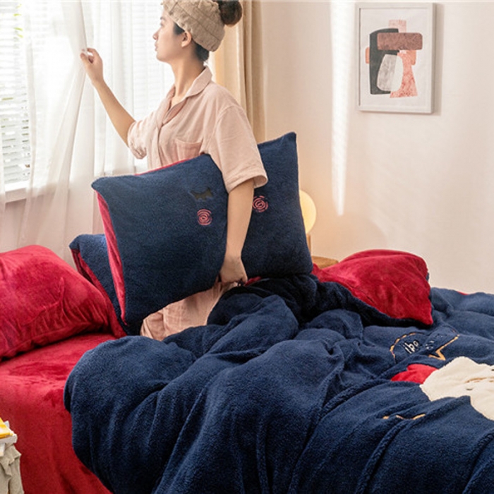 91家纺网 家纺一手货源 找家纺  朗莎家纺 2019新款羊羔绒贴布绣四件套 小鸡藏青