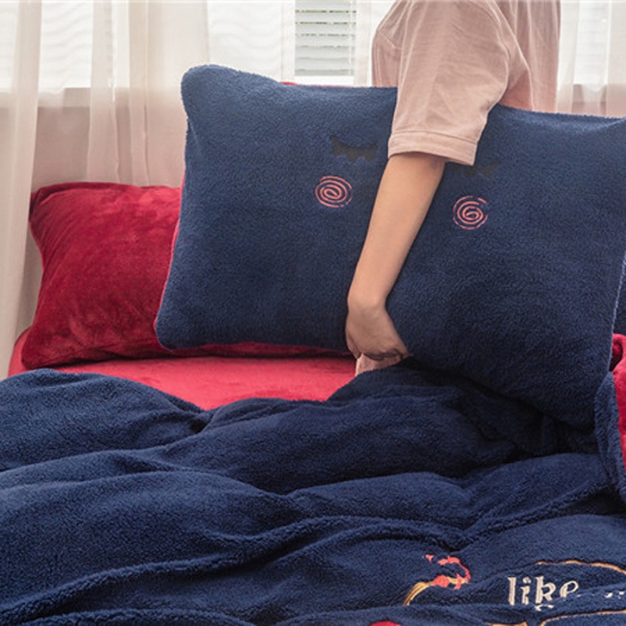 91家纺网 家纺一手货源 找家纺  朗莎家纺 2019新款羊羔绒贴布绣四件套 小鸡藏青