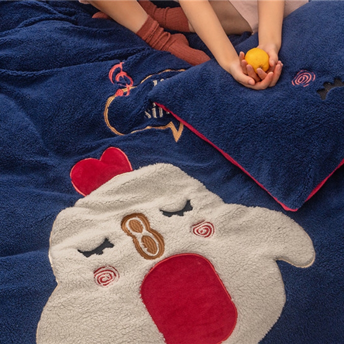 91家纺网 家纺一手货源 找家纺  朗莎家纺 2019新款羊羔绒贴布绣四件套 小鸡藏青