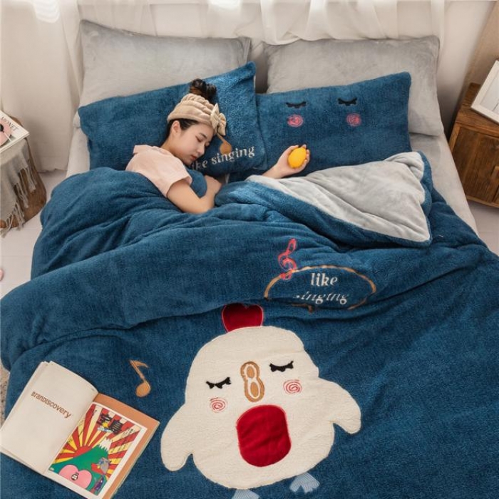 91家纺网 家纺一手货源 找家纺  朗莎家纺 2019新款羊羔绒贴布绣四件套 小鸡午夜蓝